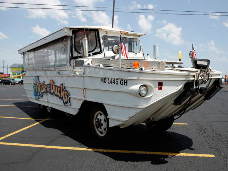 بالفيديو: لحظة غرق زورق يقل 11 سائحًا في أمريكا